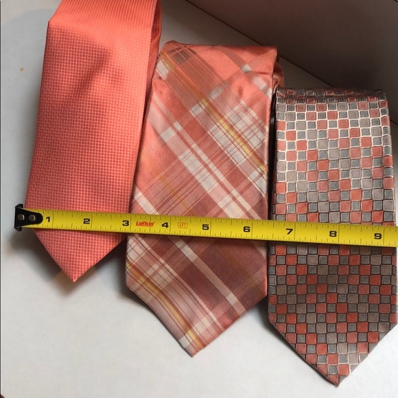 Set of 3 ties Calvin Klein (2) Banana Republic (1) - Picture 2 of 8